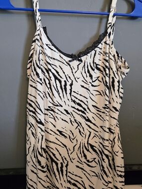 Black and White Zebra Print Cami w/ Lace Detail sz L NwoT